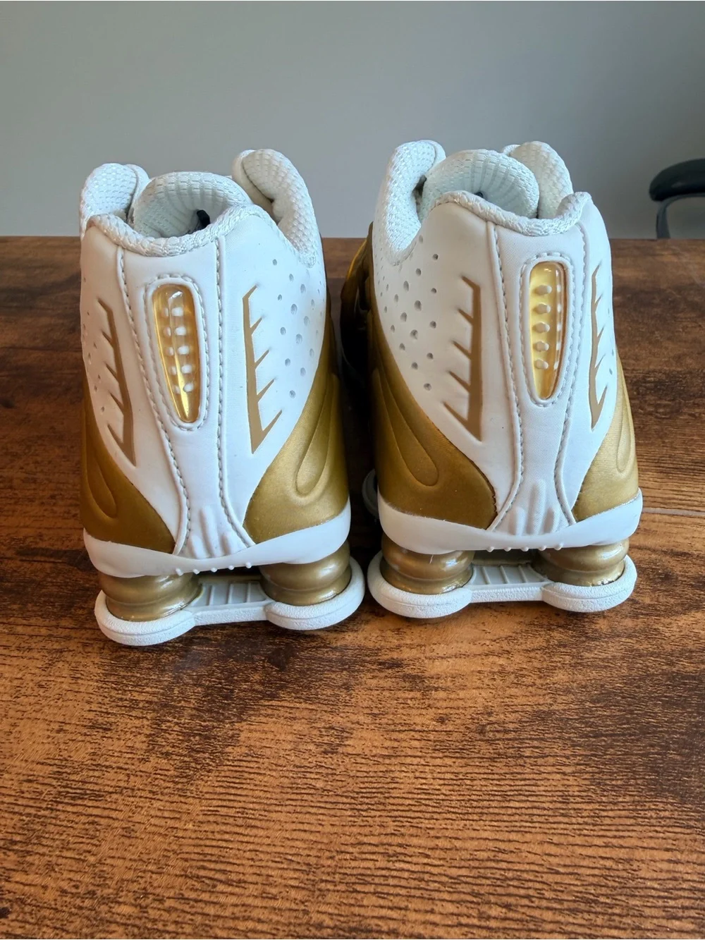 Nike Women’s White and Gold Shox Running Shoes 6W